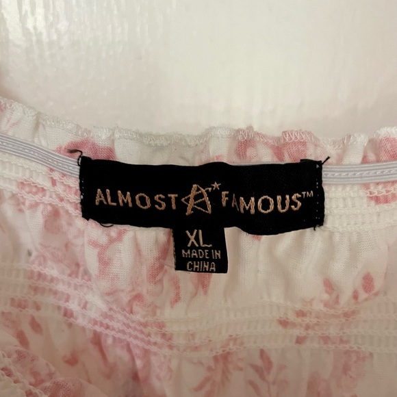 NWT Almost Famous Ruched Top - Picture 2 of 2